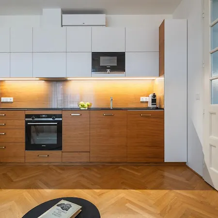 아파트 My Second Home Prague - Lucemburska 16, 25 프라하