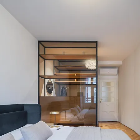 아파트 My Second Home Prague - Lucemburska 16, 25