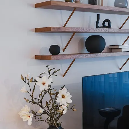 Days - Luxury In Hip Area - 