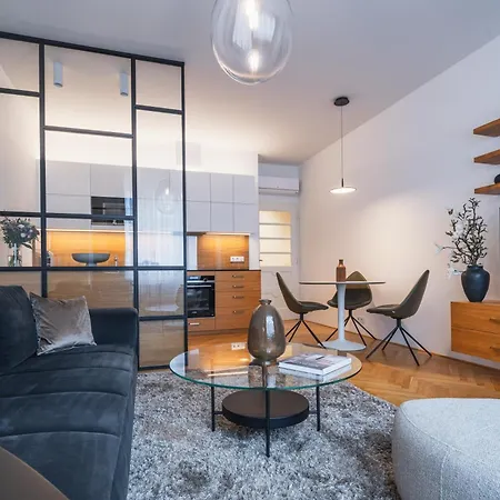 아파트 My Second Home Prague - Lucemburska 16, 25
